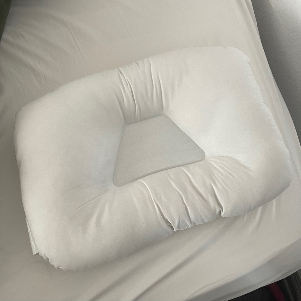 Ergonomic White Contour Pillow for Neck Support